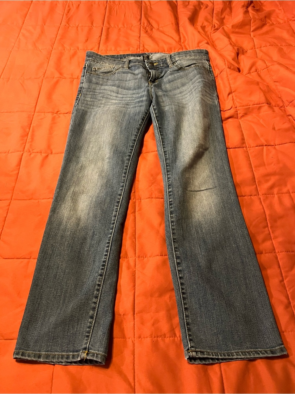 Women’s Mid Wash Cropped Straight Leg Jeans